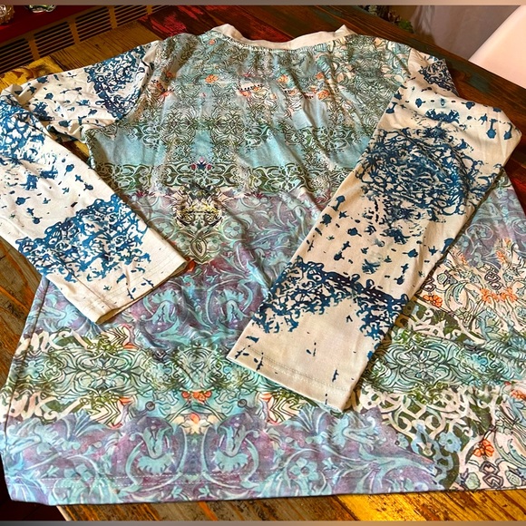 Long Sleeves Top - Picture 2 of 7